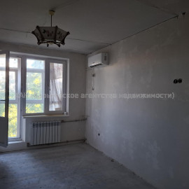 Продам квартиру, Гвардейцев Широнинцев ул. , 1 кім., 33 м², частичный ремонт