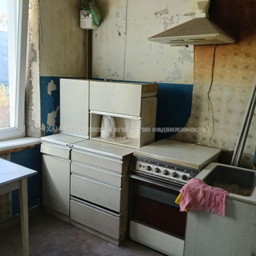 Продам квартиру, Гвардейцев Широнинцев ул. , 1  ком., 33 м², частичный ремонт 