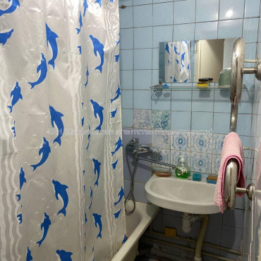 Продам квартиру, Людвига Свободы просп. , 1  ком., 33 м², советский ремонт 