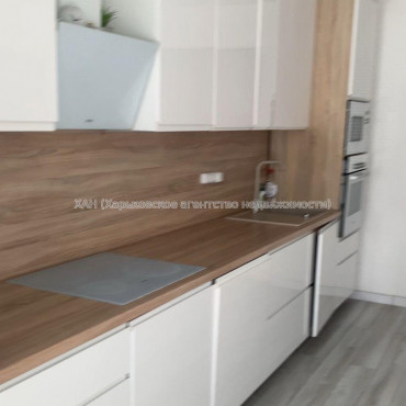 Продам квартиру, 23 Августа ул. , 3  ком., 81 м², капитальный ремонт 