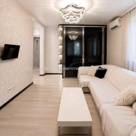 Продам квартиру, Григория Сковороды ул. , 2 кім., 75 м², евроремонт
