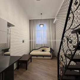 Продам квартиру, Лозовская ул. , 1  ком., 30 м², евроремонт
