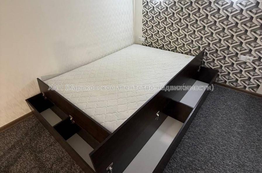 Продам квартиру, Лозовская ул. , 1 кім., 30 м², евроремонт 