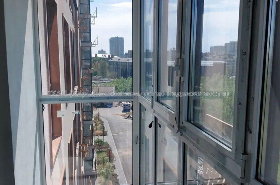 Продам квартиру, Динамовская ул. , 4  ком., 146 м², без внутренних работ 