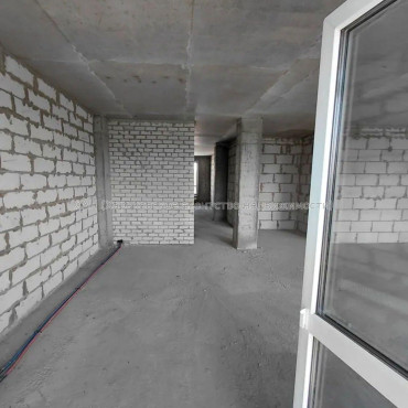 Продам квартиру, Динамовская ул. , 4  ком., 146 м², без внутренних работ 