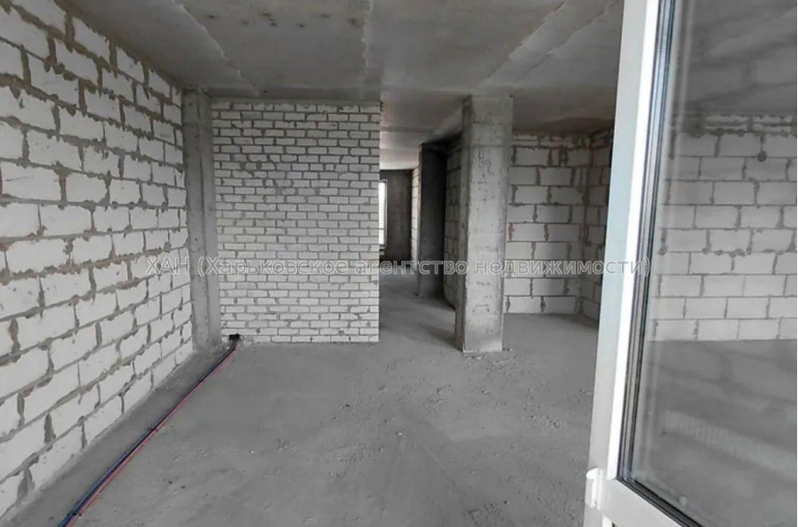 Продам квартиру, Динамовская ул. , 4  ком., 146 м², без внутренних работ 