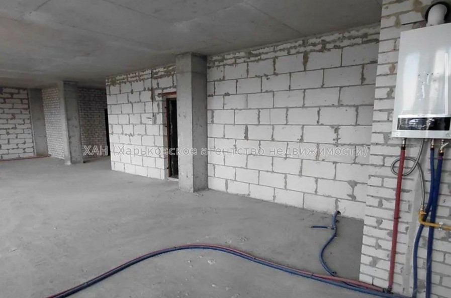 Продам квартиру, Динамовская ул. , 4  ком., 146 м², без внутренних работ 