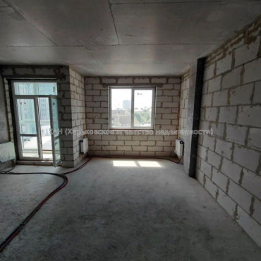 Продам квартиру, Динамовская ул. , 4  ком., 146 м², без внутренних работ 