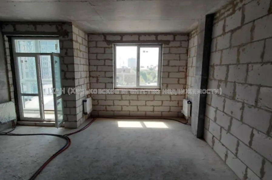 Продам квартиру, Динамовская ул. , 4  ком., 146 м², без внутренних работ 