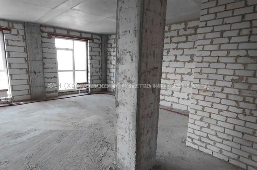 Продам квартиру, Динамовская ул. , 4  ком., 146 м², без внутренних работ 