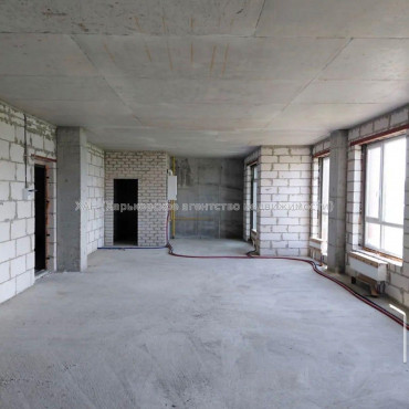 Продам квартиру, Динамовская ул. , 4  ком., 146 м², без внутренних работ 
