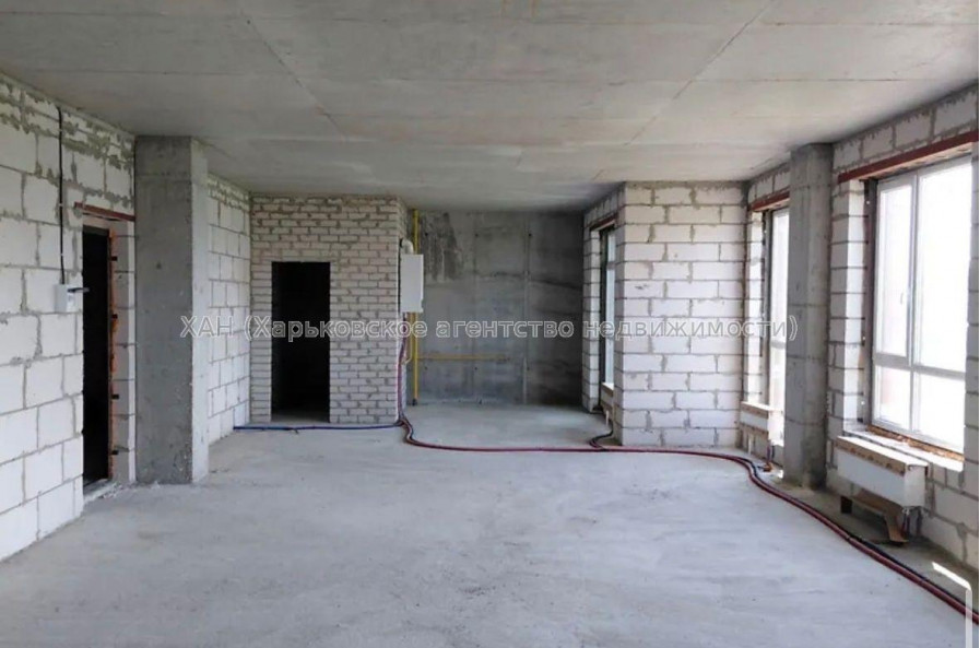Продам квартиру, Динамовская ул. , 4  ком., 146 м², без внутренних работ 