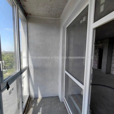 Продам квартиру, Динамовская ул. , 4  ком., 146 м², без внутренних работ 