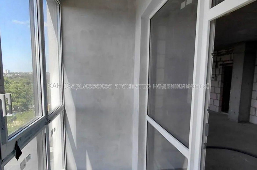 Продам квартиру, Динамовская ул. , 4  ком., 146 м², без внутренних работ 
