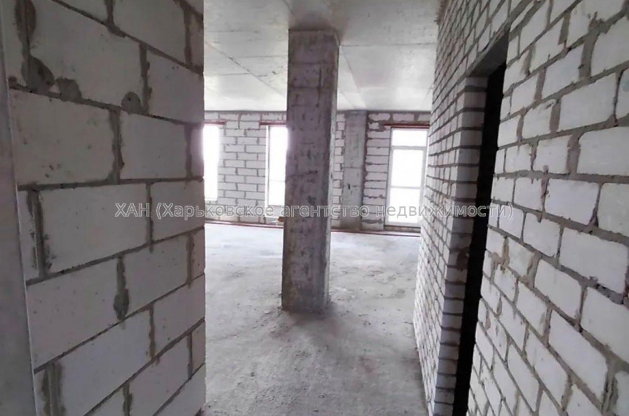 Продам квартиру, Динамовская ул. , 4  ком., 146 м², без внутренних работ 