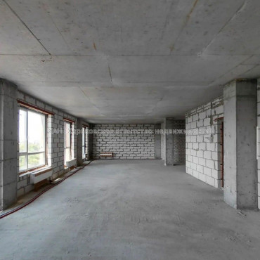 Продам квартиру, Динамовская ул. , 4  ком., 146 м², без внутренних работ 
