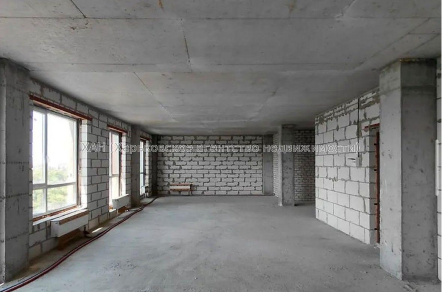 Продам квартиру, Динамовская ул. , 4  ком., 146 м², без внутренних работ 