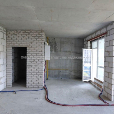 Продам квартиру, Динамовская ул. , 4  ком., 146 м², без внутренних работ 