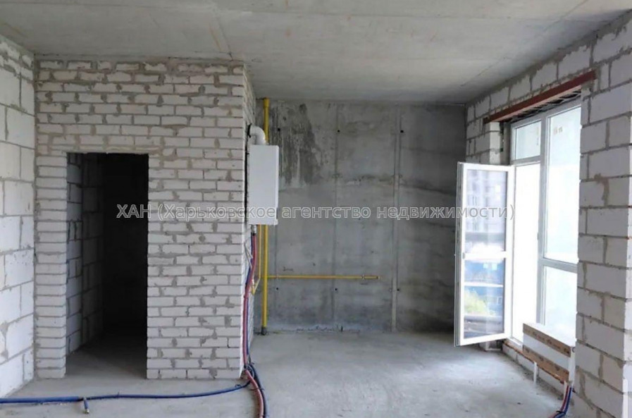Продам квартиру, Динамовская ул. , 4  ком., 146 м², без внутренних работ 