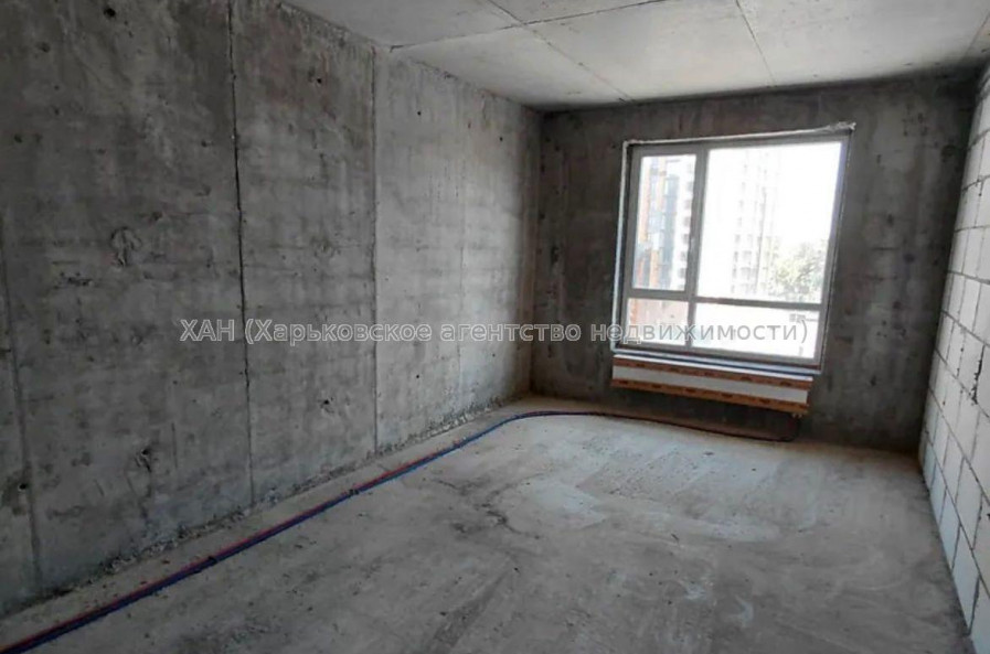 Продам квартиру, Динамовская ул. , 4  ком., 146 м², без внутренних работ 