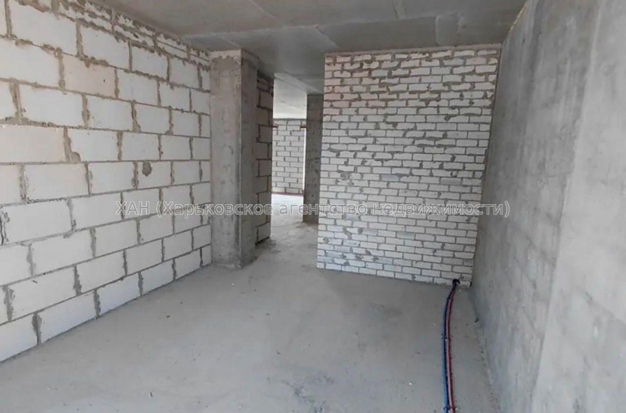 Продам квартиру, Динамовская ул. , 4  ком., 146 м², без внутренних работ 