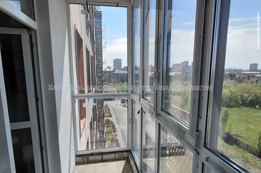 Продам квартиру, Динамовская ул. , 4  ком., 146 м², без внутренних работ 