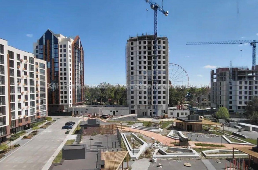 Продам квартиру, Динамовская ул. , 4  ком., 146 м², без внутренних работ 
