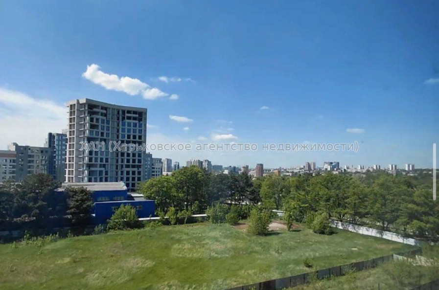Продам квартиру, Динамовская ул. , 4  ком., 146 м², без внутренних работ 