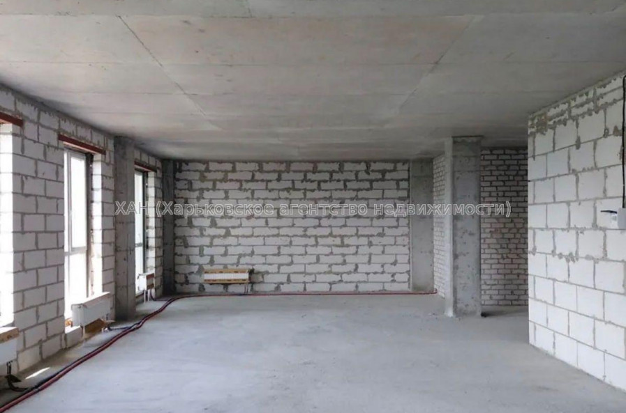 Продам квартиру, Динамовская ул. , 4  ком., 146 м², без внутренних работ 