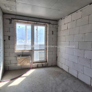 Продам квартиру, Победы просп. , 1 кім., 53 м², без внутренних работ 