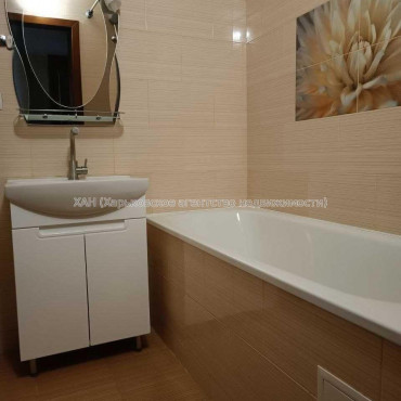 Продам квартиру, Чередниченковский пер. , 2 кім., 50.40 м², капитальный ремонт 