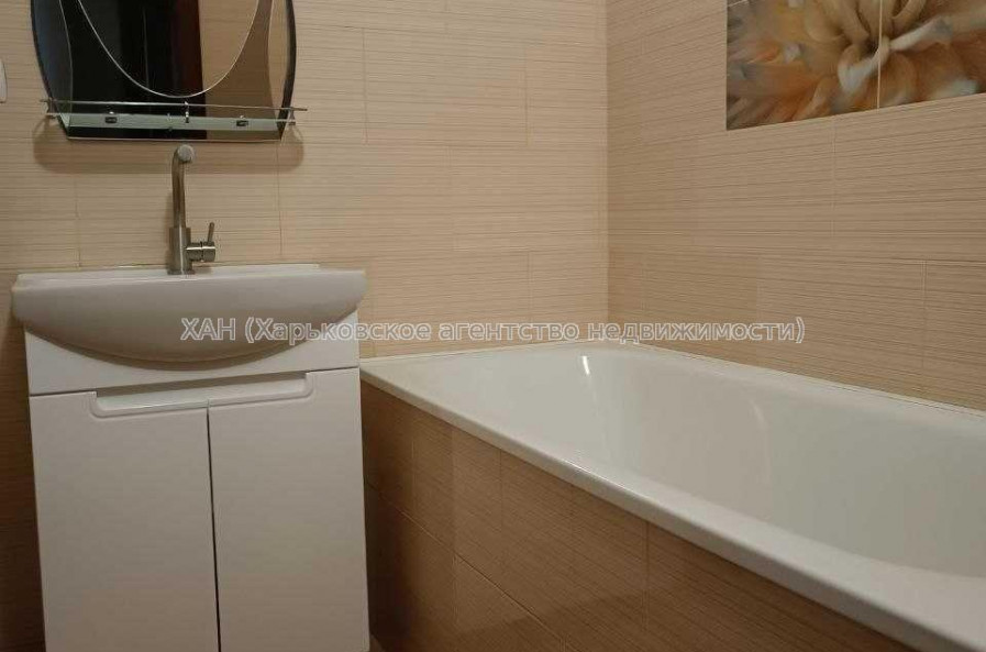 Продам квартиру, Чередниченковский пер. , 2 кім., 50.40 м², капитальный ремонт 