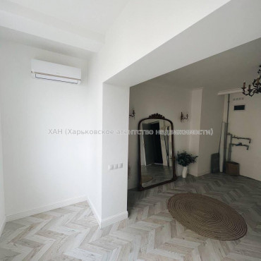 Продам квартиру, Зброярская ул. , 1 кім., 17.70 м², авторский дизайн 