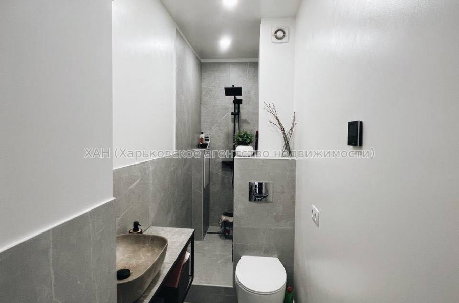 Продам квартиру, Зброярская ул. , 1 кім., 24.90 м², капитальный ремонт 