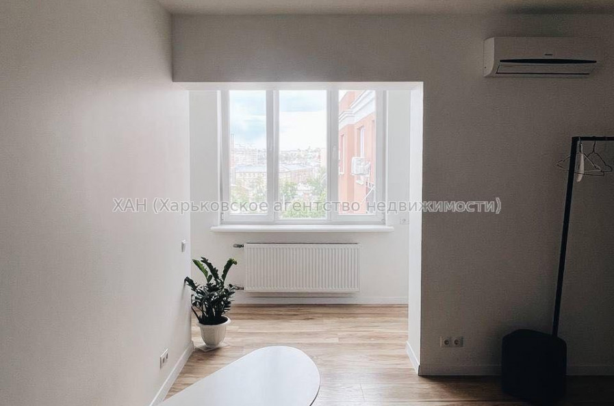 Продам квартиру, Зброярская ул. , 1 кім., 24.90 м², капитальный ремонт 