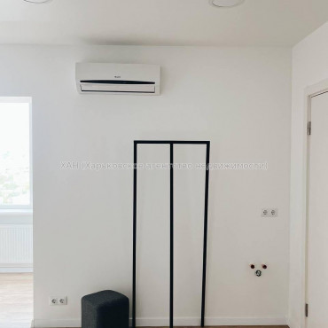 Продам квартиру, Зброярская ул. , 1 кім., 24.90 м², капитальный ремонт 