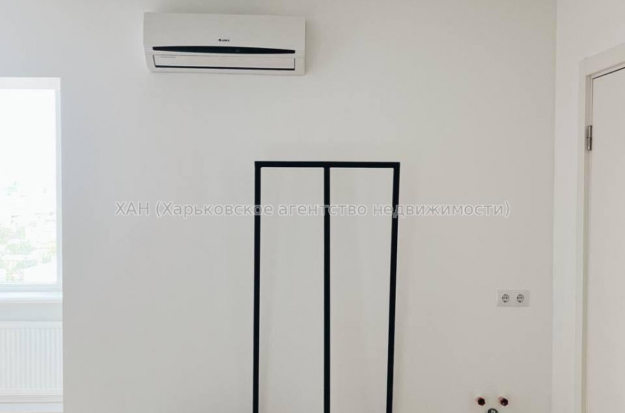 Продам квартиру, Зброярская ул. , 1 кім., 24.90 м², капитальный ремонт 