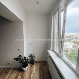 Продам квартиру, Зброярская ул. , 1 кім., 24.90 м², капитальный ремонт