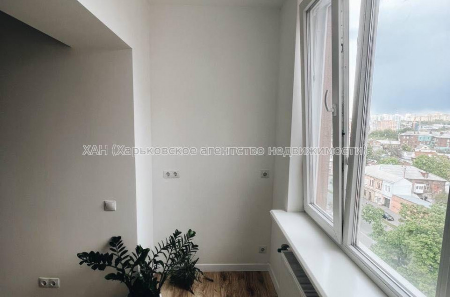 Продам квартиру, Зброярская ул. , 1 кім., 24.90 м², капитальный ремонт 