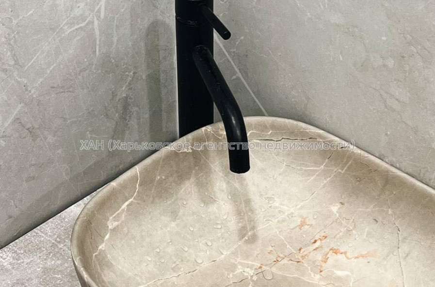 Продам квартиру, Зброярская ул. , 1 кім., 24.90 м², капитальный ремонт 