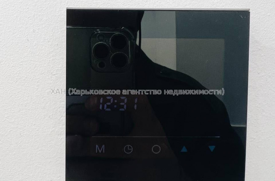 Продам квартиру, Зброярская ул. , 1 кім., 24.90 м², капитальный ремонт 