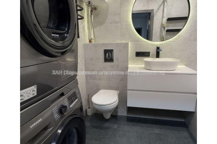 Продам квартиру, 2 кім., 62 м², евроремонт 