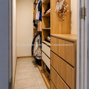 Продам квартиру, Ньютона ул. , 1 кім., 45 м², капитальный ремонт 