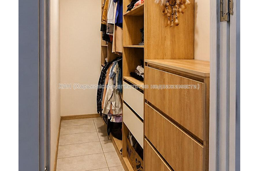 Продам квартиру, Ньютона ул. , 1 кім., 45 м², капитальный ремонт 
