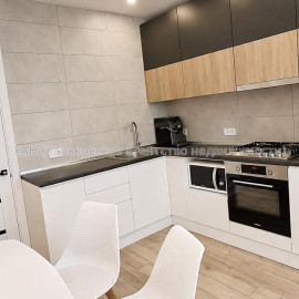 Продам квартиру, Ньютона ул. , 1 кім., 45 м², капитальный ремонт