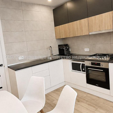 Продам квартиру, Ньютона ул. , 1 кім., 45 м², капитальный ремонт 