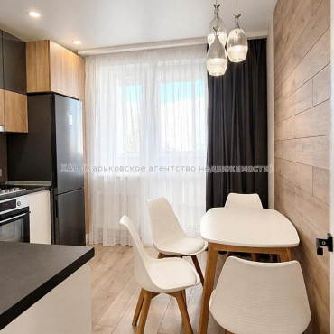 Продам квартиру, Ньютона ул. , 1 кім., 45 м², капитальный ремонт 