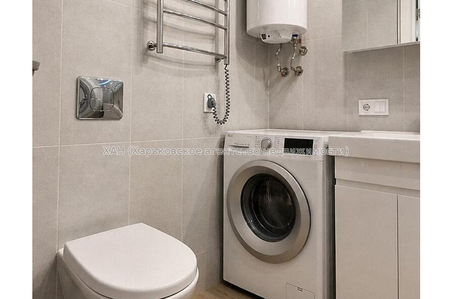 Продам квартиру, Ньютона ул. , 1 кім., 45 м², капитальный ремонт 