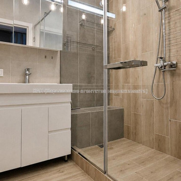 Продам квартиру, Ньютона ул. , 1 кім., 45 м², капитальный ремонт 