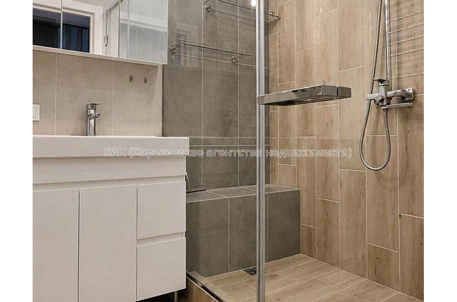 Продам квартиру, Ньютона ул. , 1 кім., 45 м², капитальный ремонт 